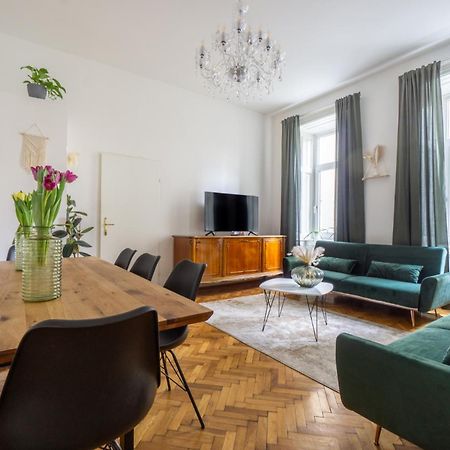 Central Apartment In Viennese Old Building ภายนอก รูปภาพ