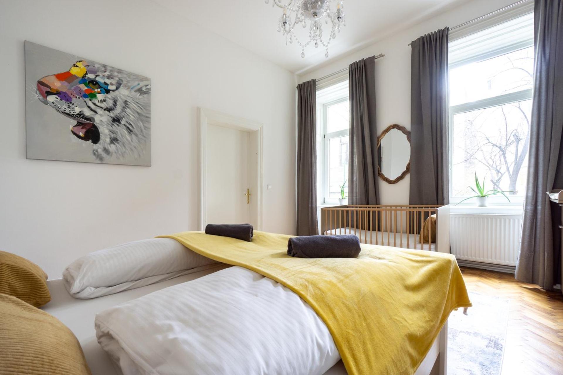 Central Apartment In Viennese Old Building ภายนอก รูปภาพ