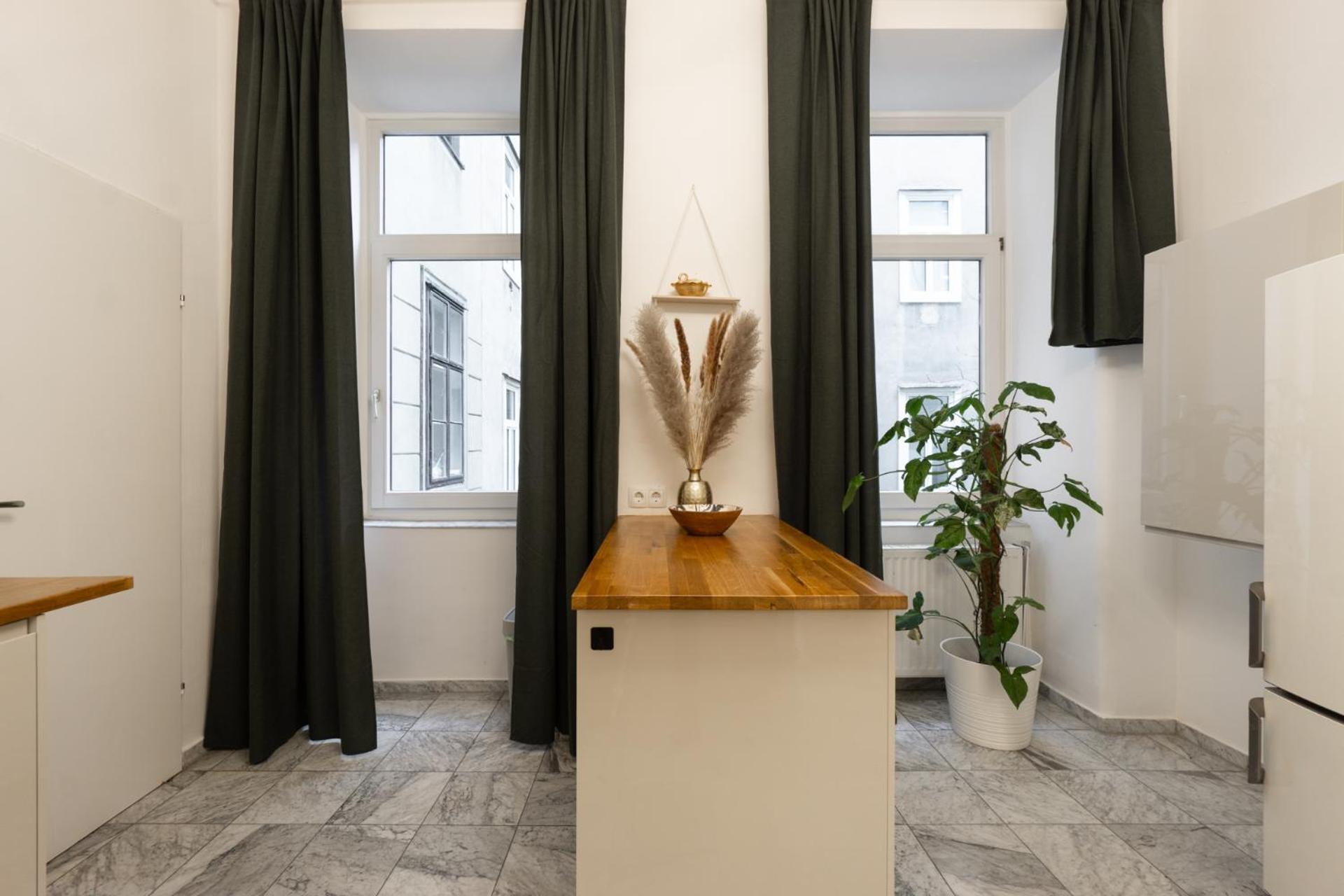 Central Apartment In Viennese Old Building ภายนอก รูปภาพ