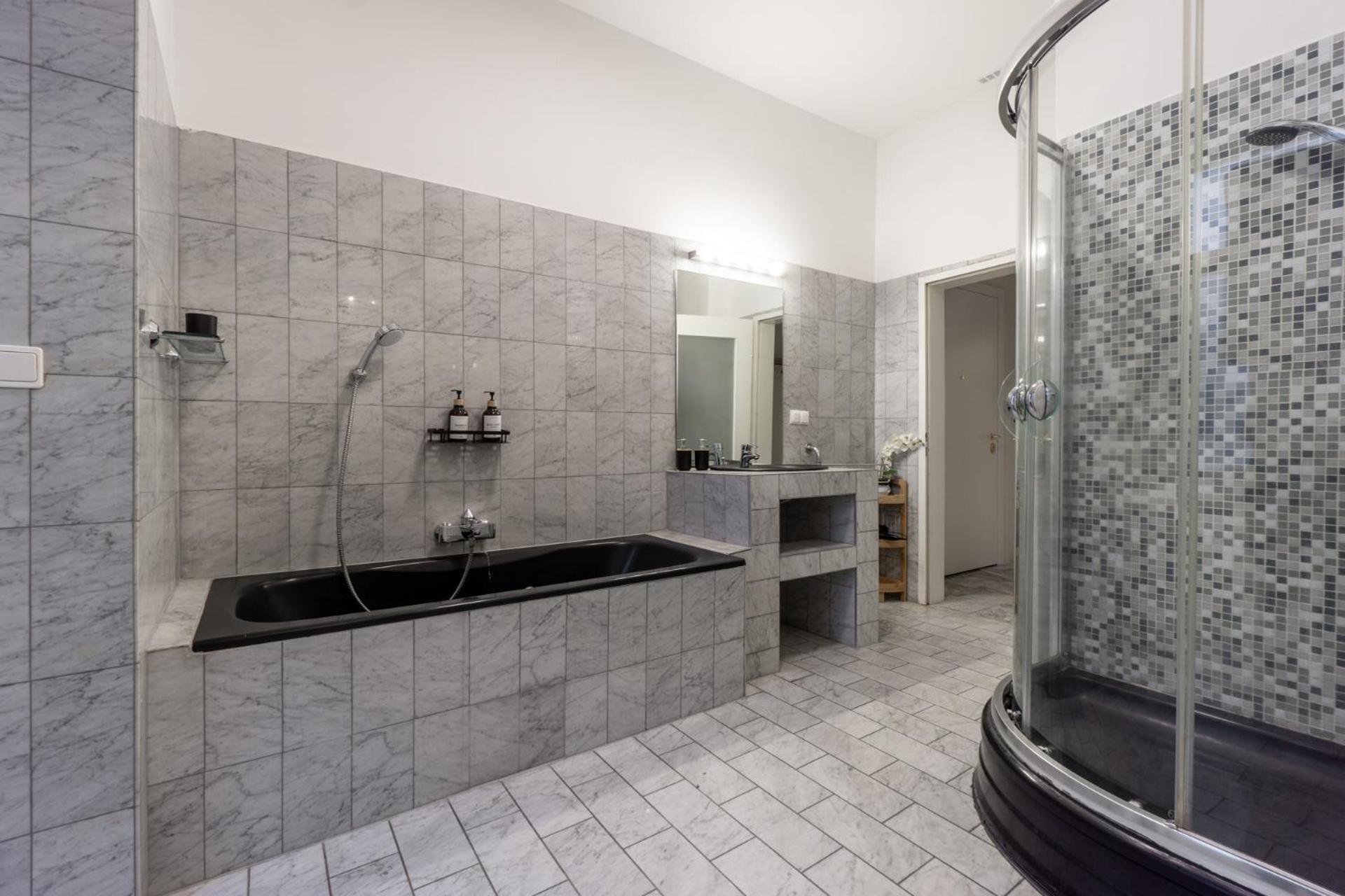 Central Apartment In Viennese Old Building ภายนอก รูปภาพ