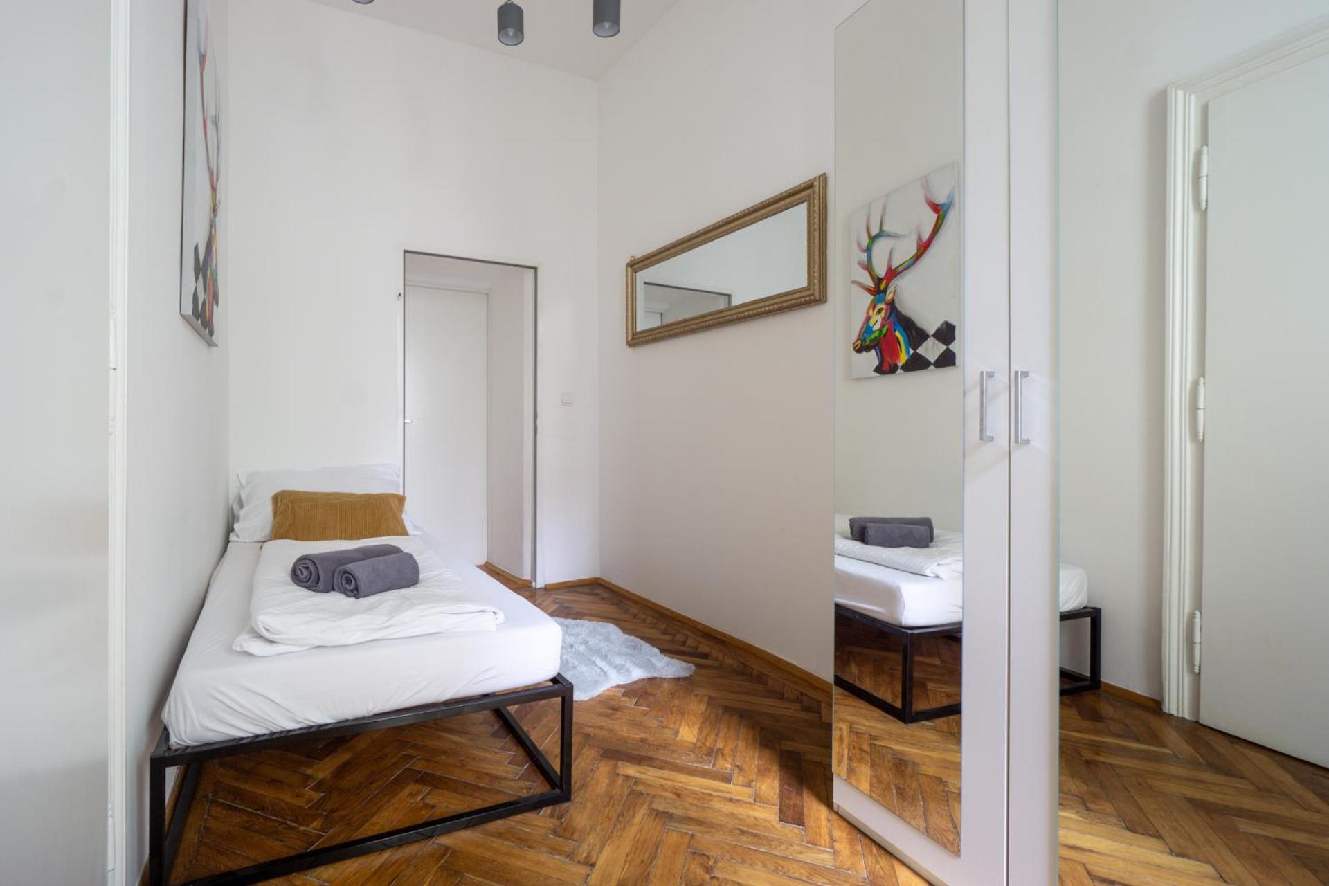 Central Apartment In Viennese Old Building ภายนอก รูปภาพ