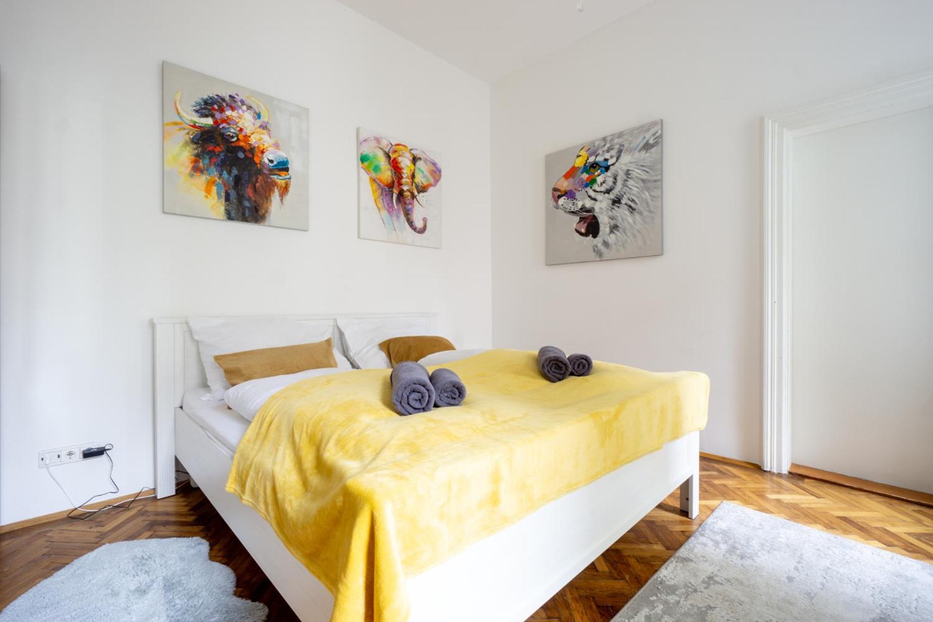 Central Apartment In Viennese Old Building ภายนอก รูปภาพ