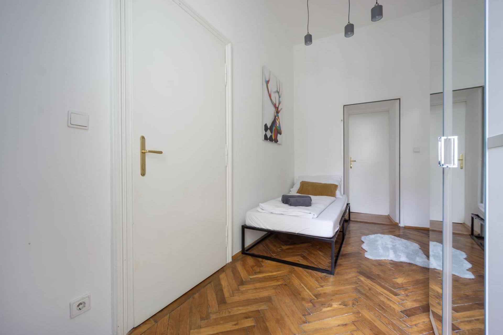 Central Apartment In Viennese Old Building ภายนอก รูปภาพ